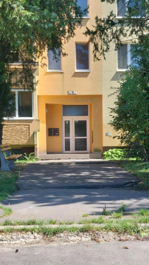 Apartman Surany Exterior foto
